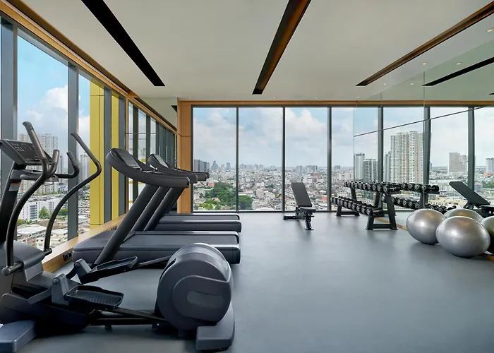 Hilton Garden Riverside מלון