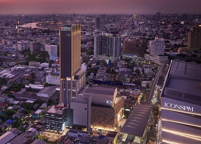 Hilton Garden Riverside 4*