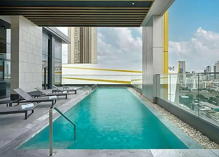 Hilton Garden Riverside מלון 4*