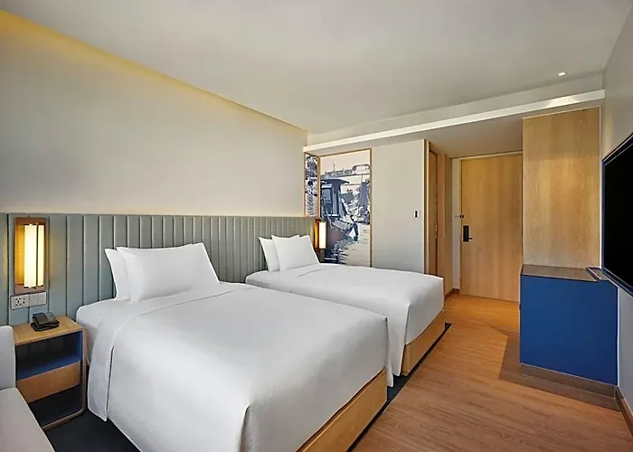 Hilton Garden Riverside מלון 4*
