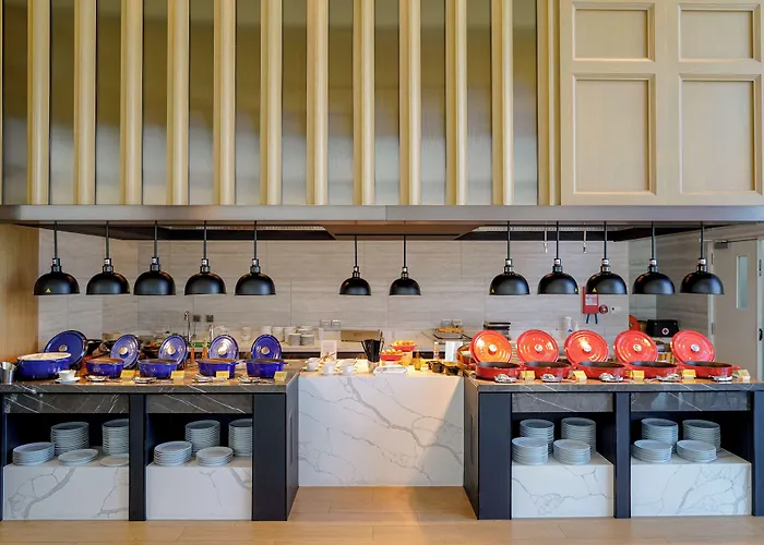 מלון Hilton Garden Riverside 4*