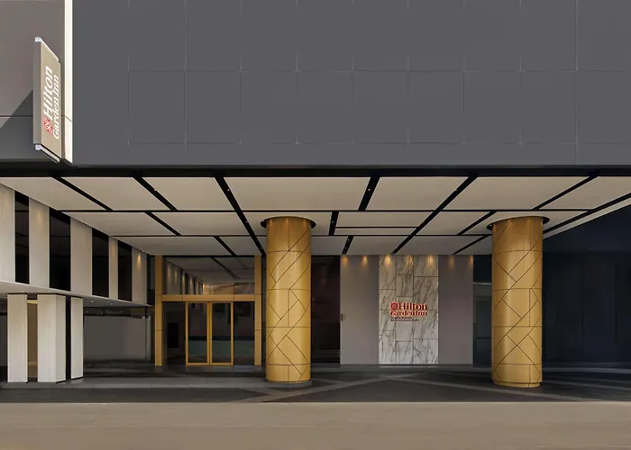 Hilton Garden Riverside מלון
