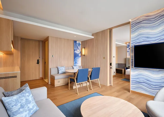 Hilton Garden Riverside מלון 4*