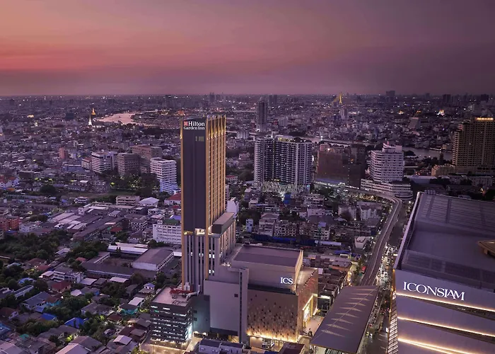 Hilton Garden Riverside 4*