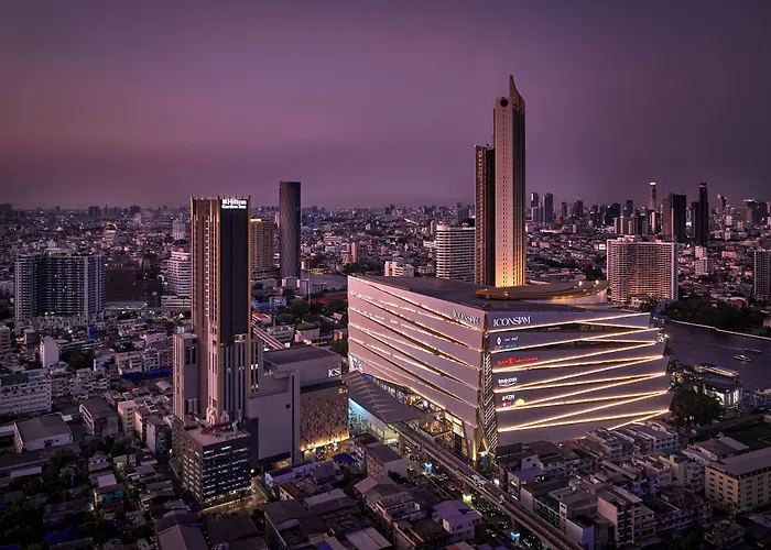 מלון Hilton Garden Riverside